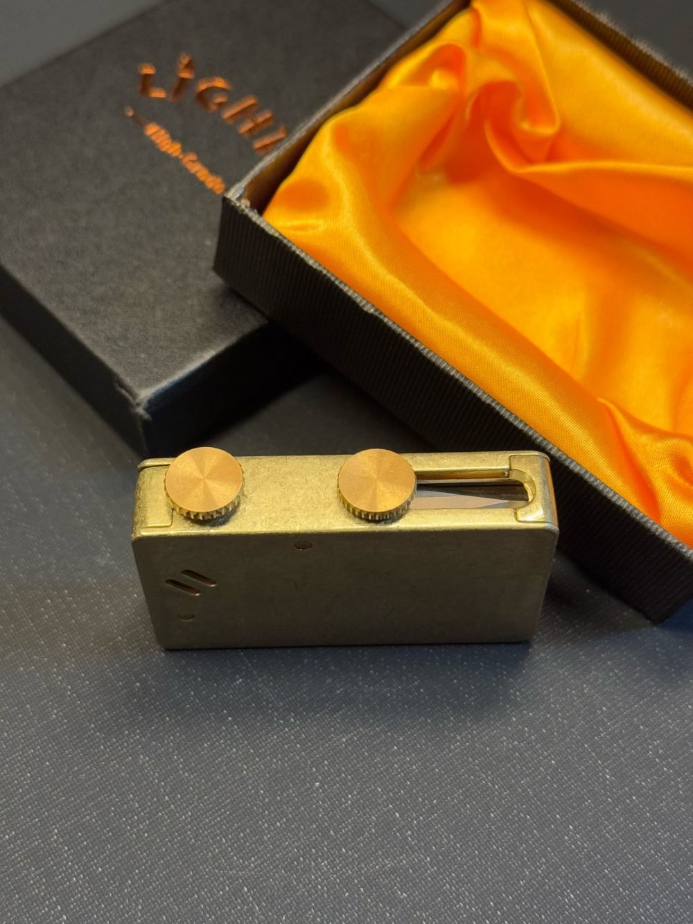 LIGHTER Çakılı Eskitme Model Premium Çakmak - Görsel 2