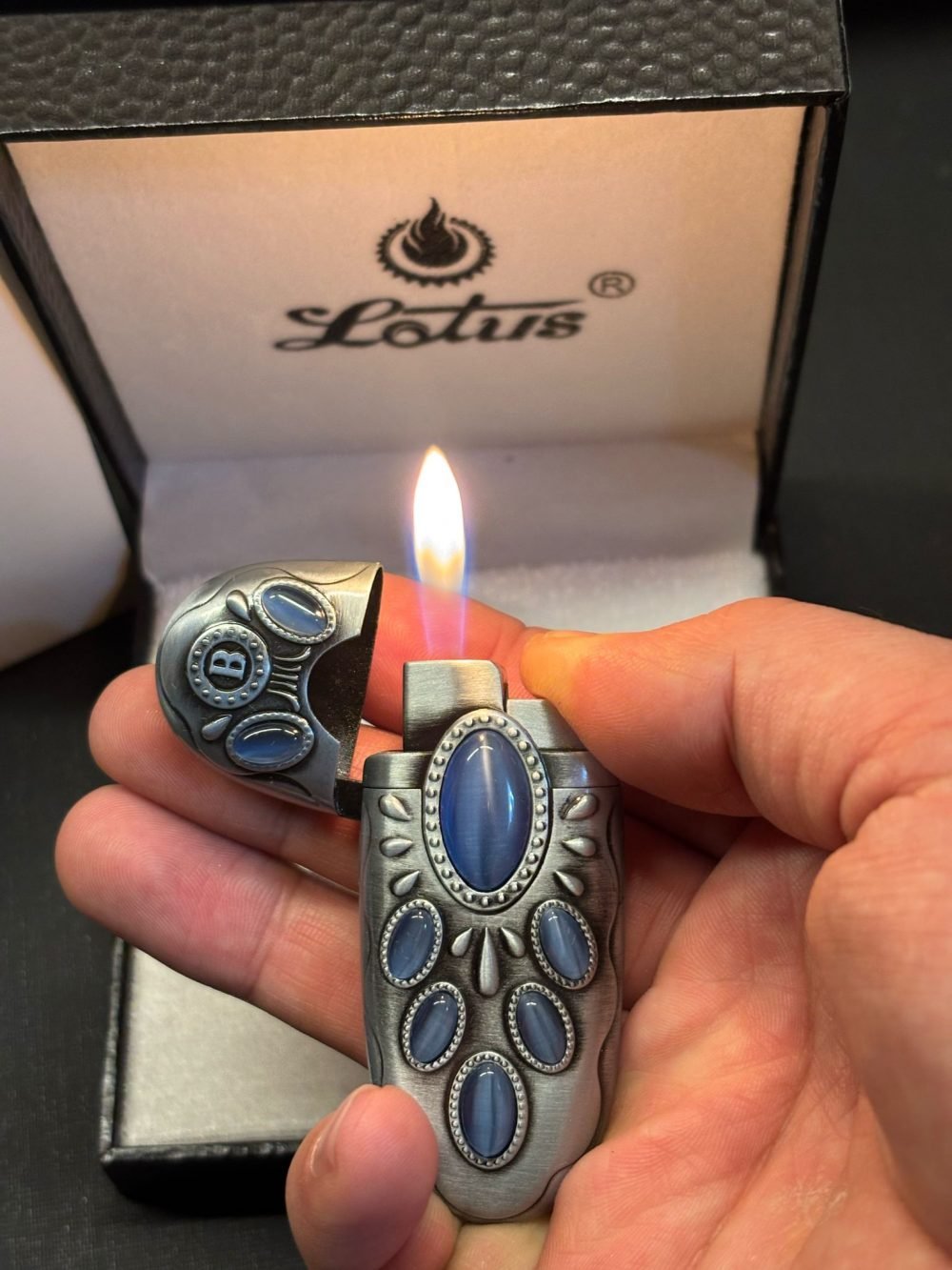 LOTUS Vintage Koyu Mavi Renk Taşlı Metal Çakmak - Görsel 3