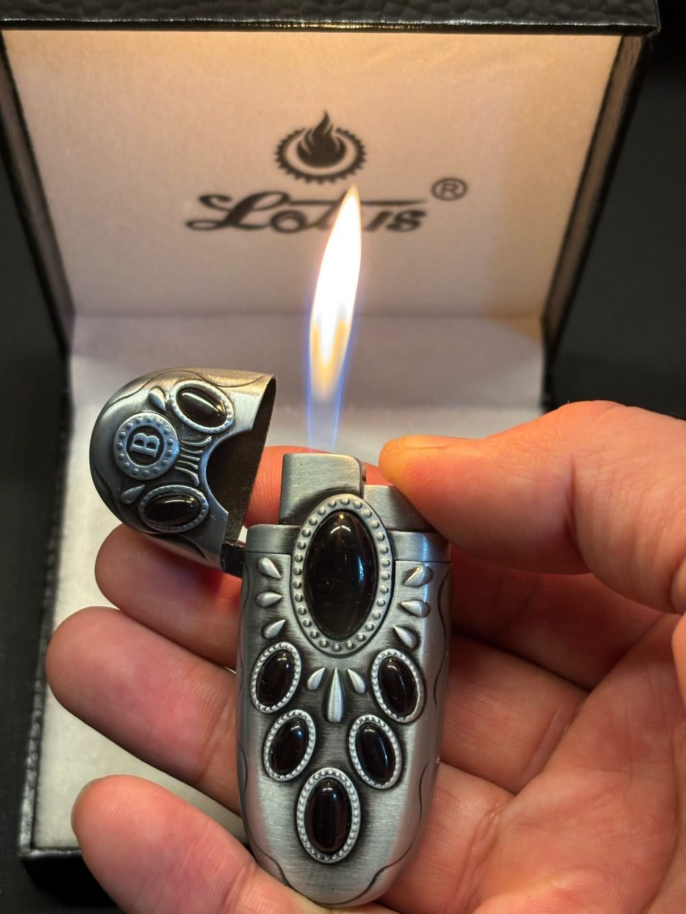 LOTUS Vintage Siyah Renk Taşlı Metal Çakmak - Görsel 3