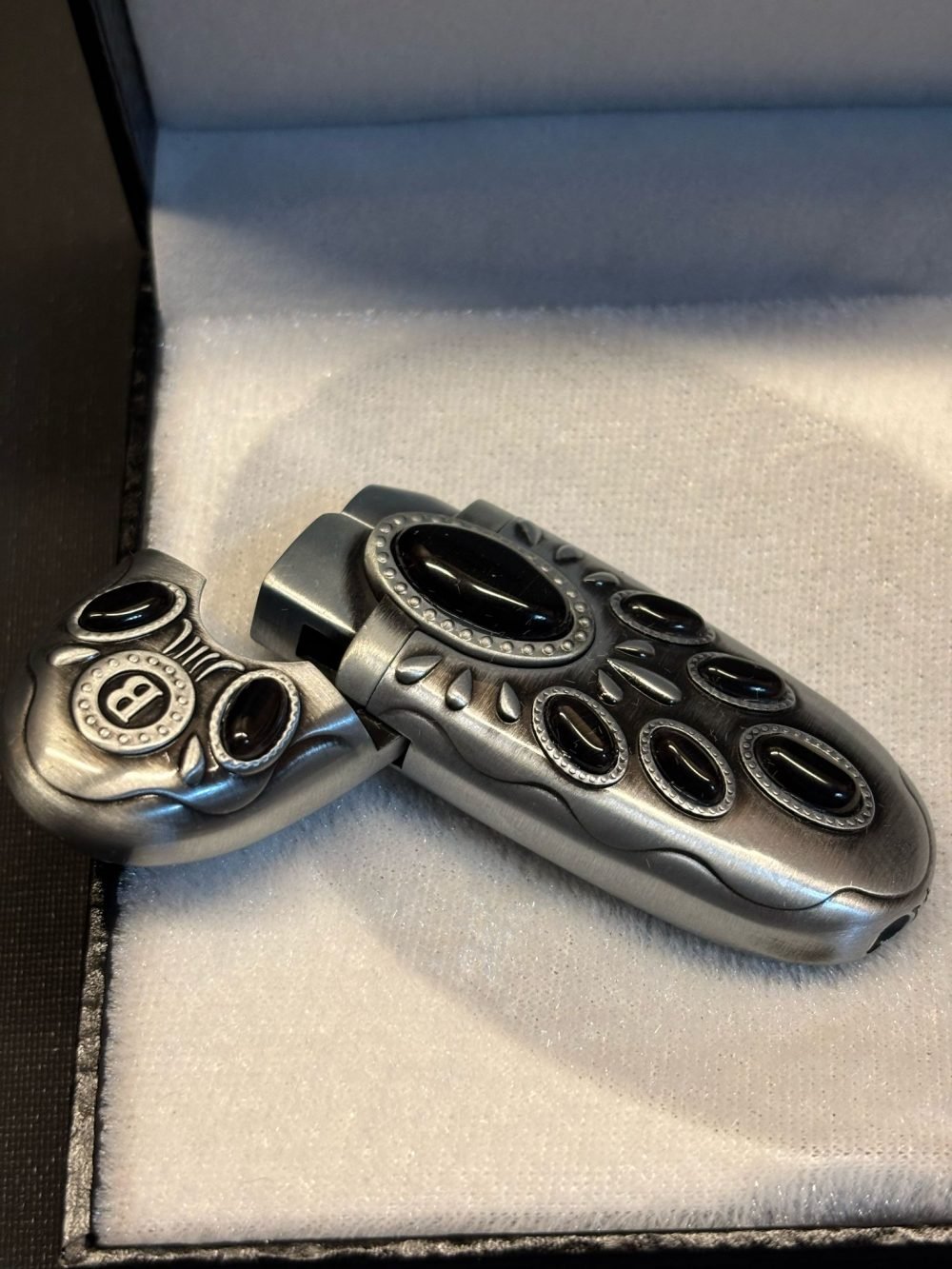 LOTUS Vintage Siyah Renk Taşlı Metal Çakmak - Görsel 2