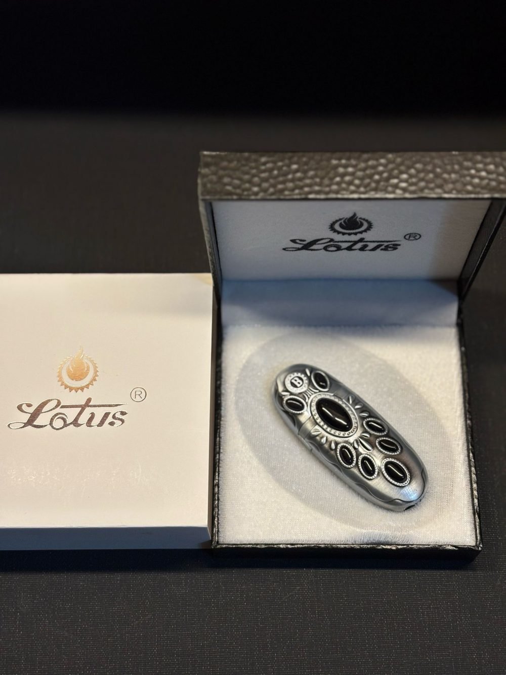 LOTUS Vintage Siyah Renk Taşlı Metal Çakmak - Görsel 4
